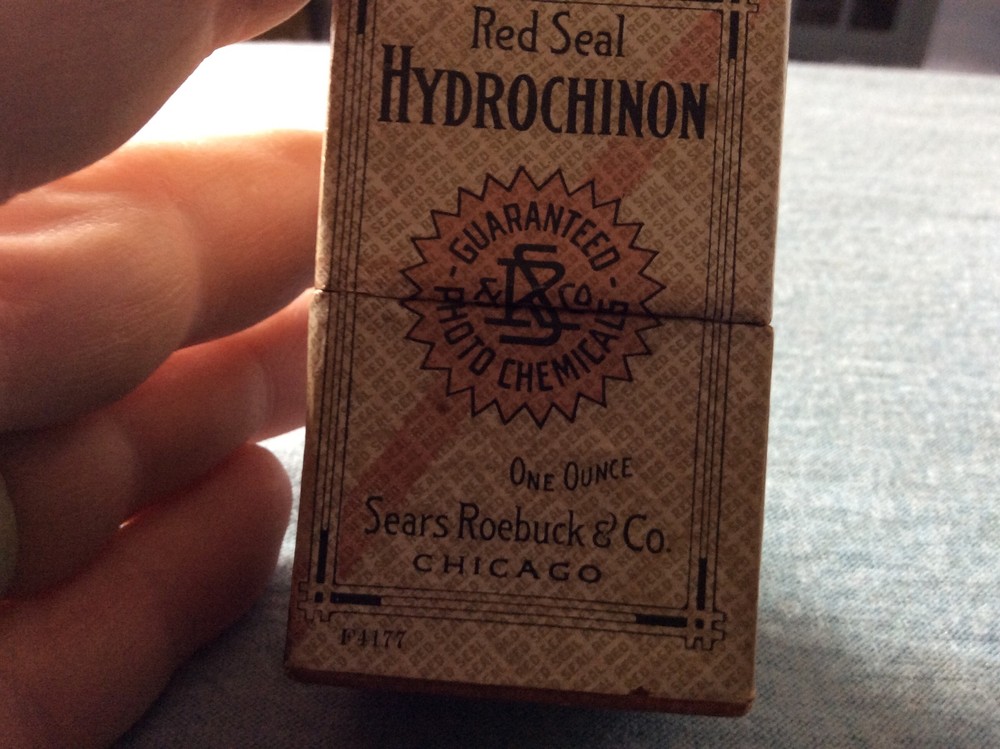 Red Seal HYDROCHINON DEVELOPER POWDERS, BOX FOR DISPLAY 1/4 Full