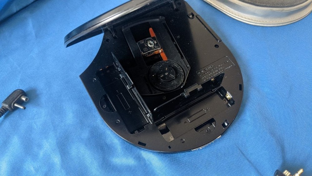 iRiver Slimx IMP-900 CD Player personal Discman