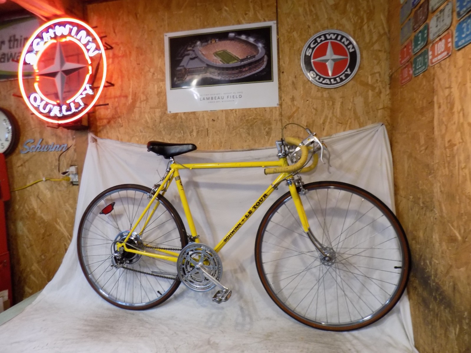 1974 SCHWINN LE TOUR MENS 10-SPEED ROAD BIKE SUPER SPORT VOYAGEUR 12 VINTAGE 74