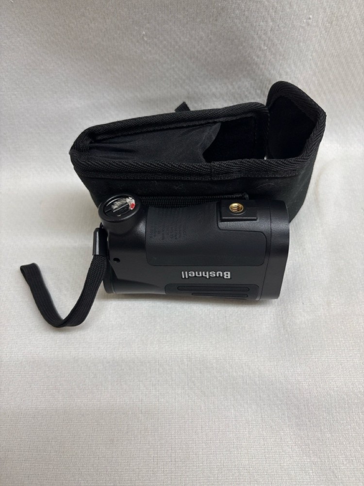 BUSHNELL RANGE FINDER IN CARRY CASE (J31004052)