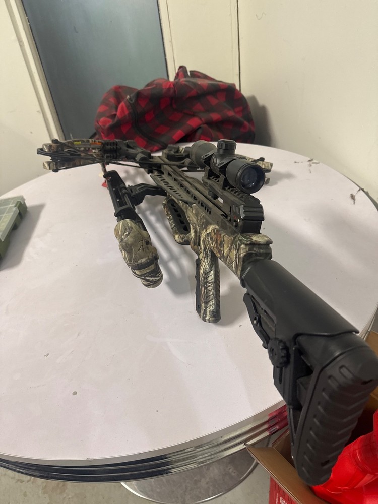 CenterPoint AXCD190FCK Dagger 390 Compound Crossbow