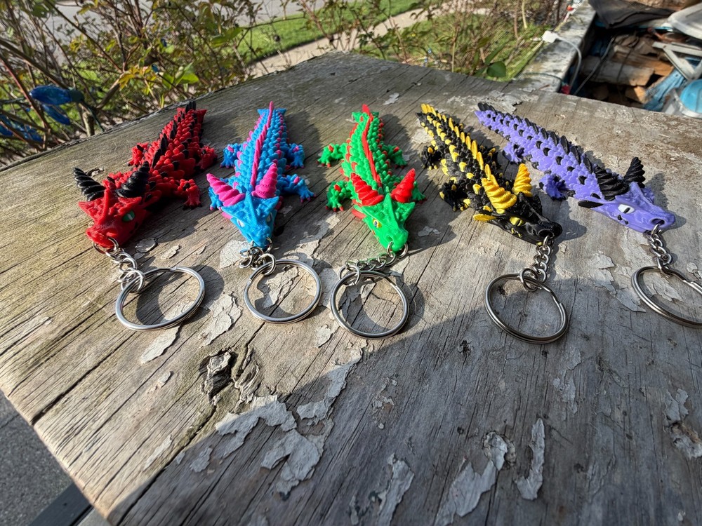 3d printed dragon keychain -Black & Gold