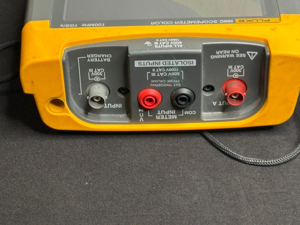 FLUKE 196C Scopemeter ***DAMAGED SCREEN***