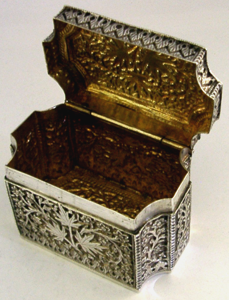 BEAUTIFUL 131g INDIAN SOLID SILVER TEA CADDY BOX c1900 ANTIQUE