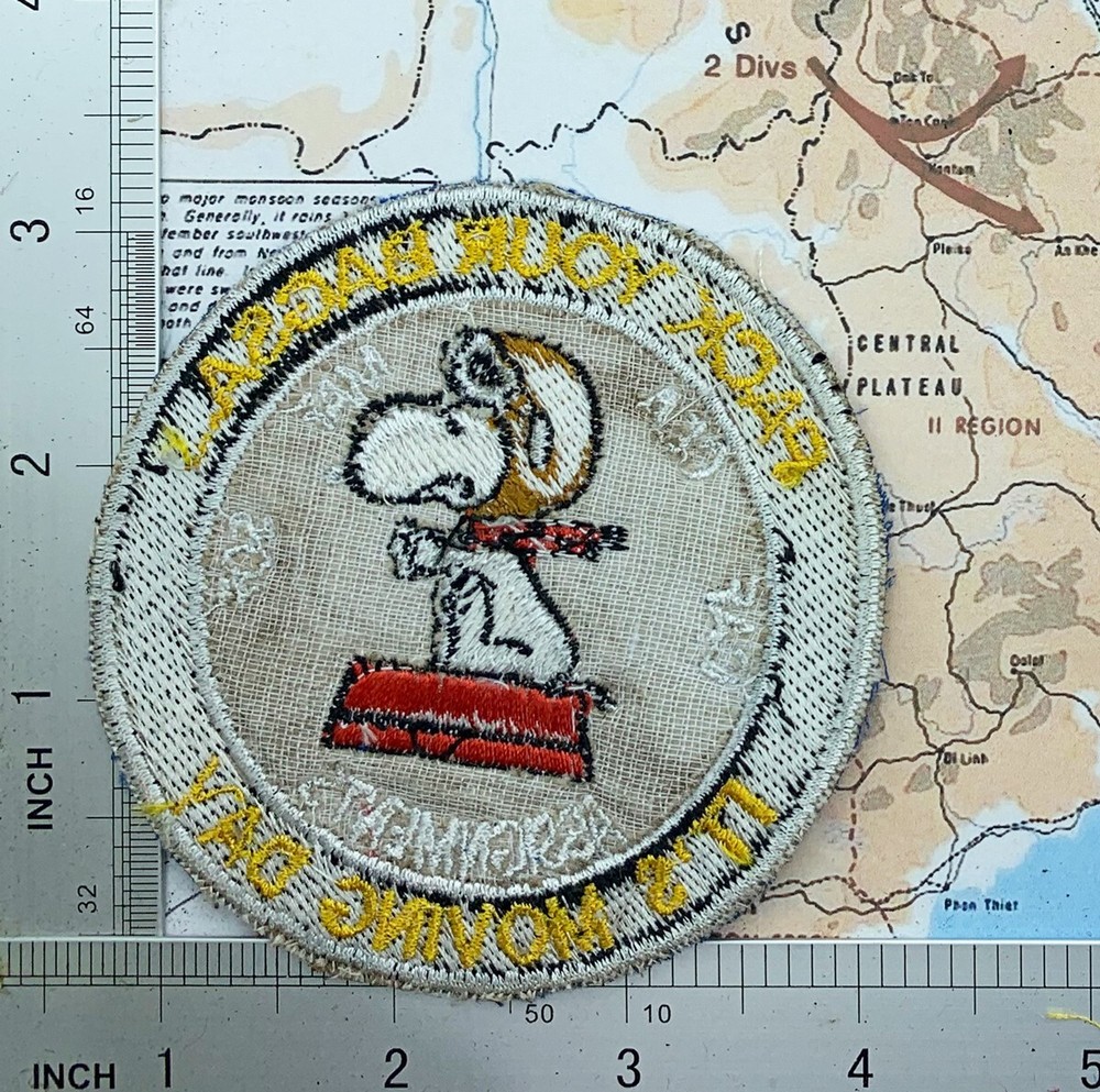 Patch , usaf , us air force patch , snoopy dog , it moving day , p2-8 ,
