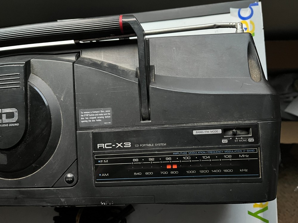 JVC RC-X3 CD Portable System 1988 Read Description