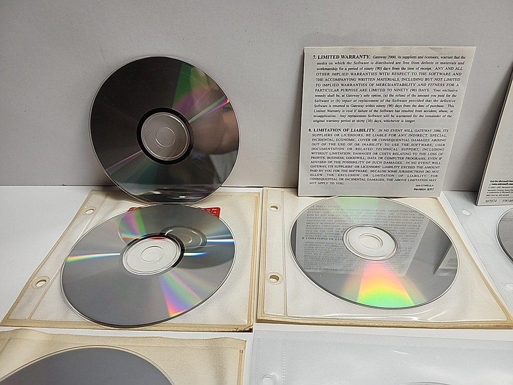 Software Discs for PC Microsoft/Windows, Gateway +More! Lot Of 29 With Case
