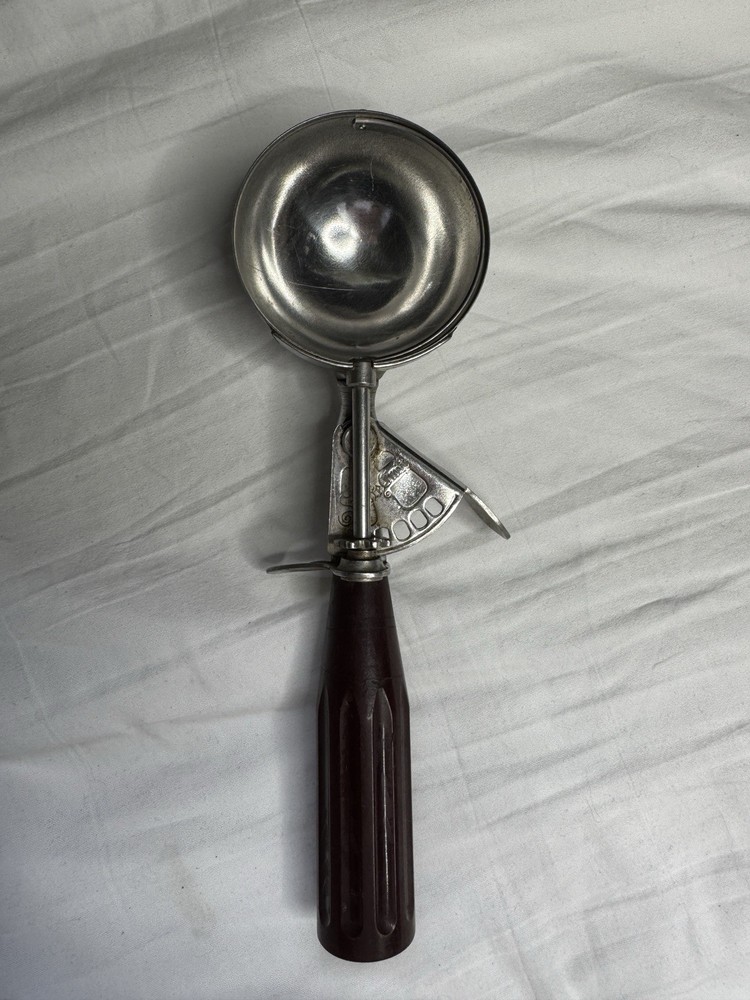 VINTAGE SHORE CRAFT CONE ICE CREAM SCOOP