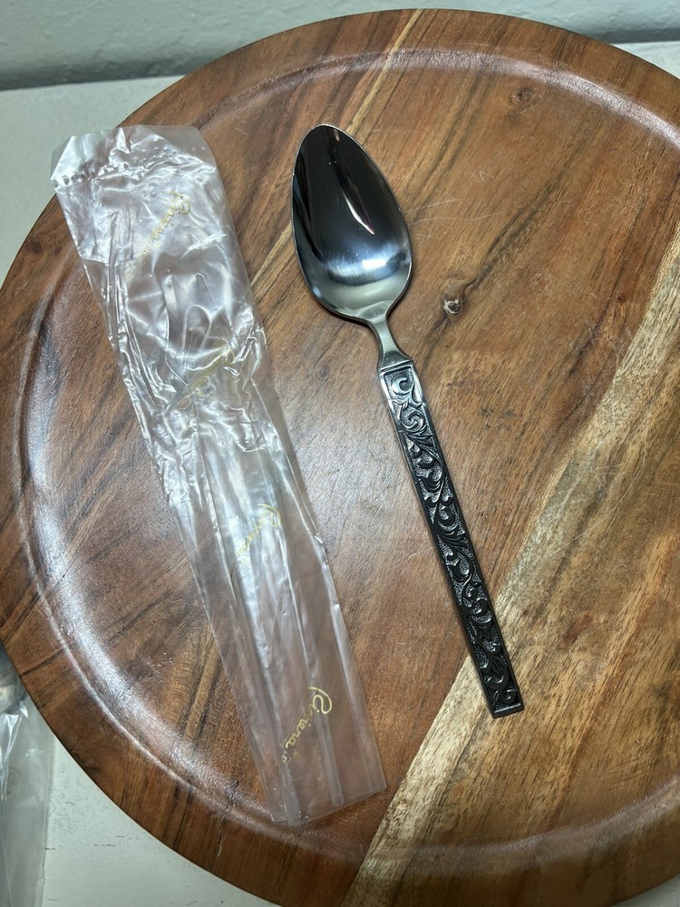 The spoon measures approximately 7 1/2" long.