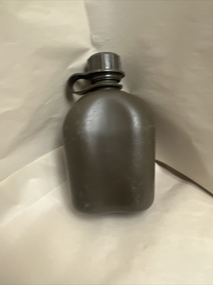 Vintage US Army 1Quart Canteen Dated 2002