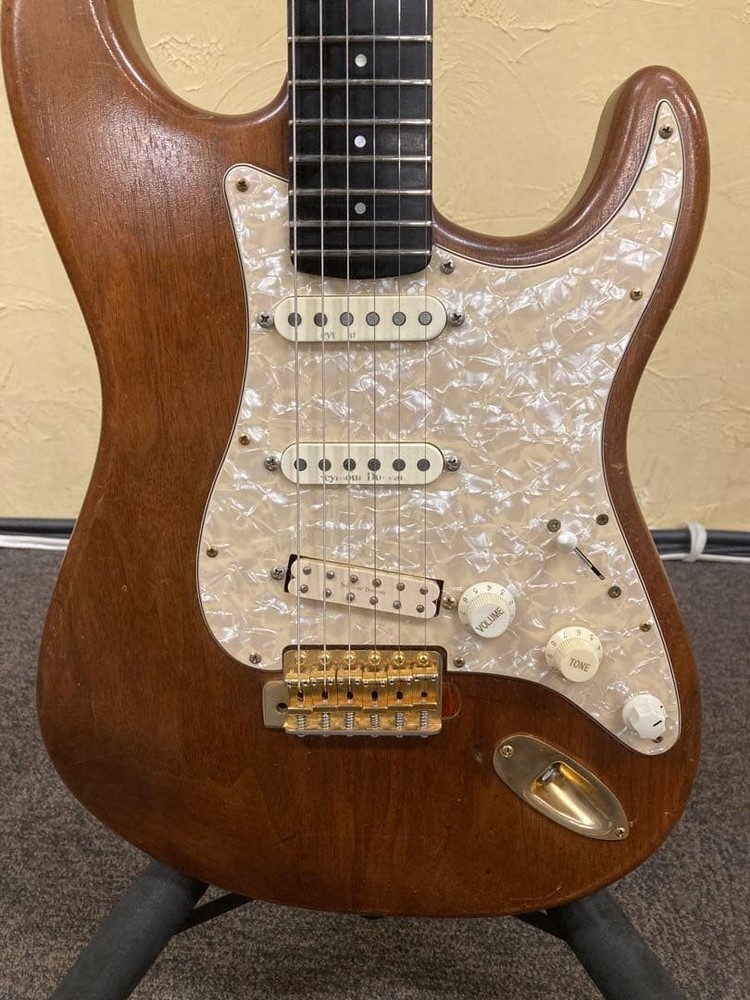 Moon Walnut Ebony Stratocaster