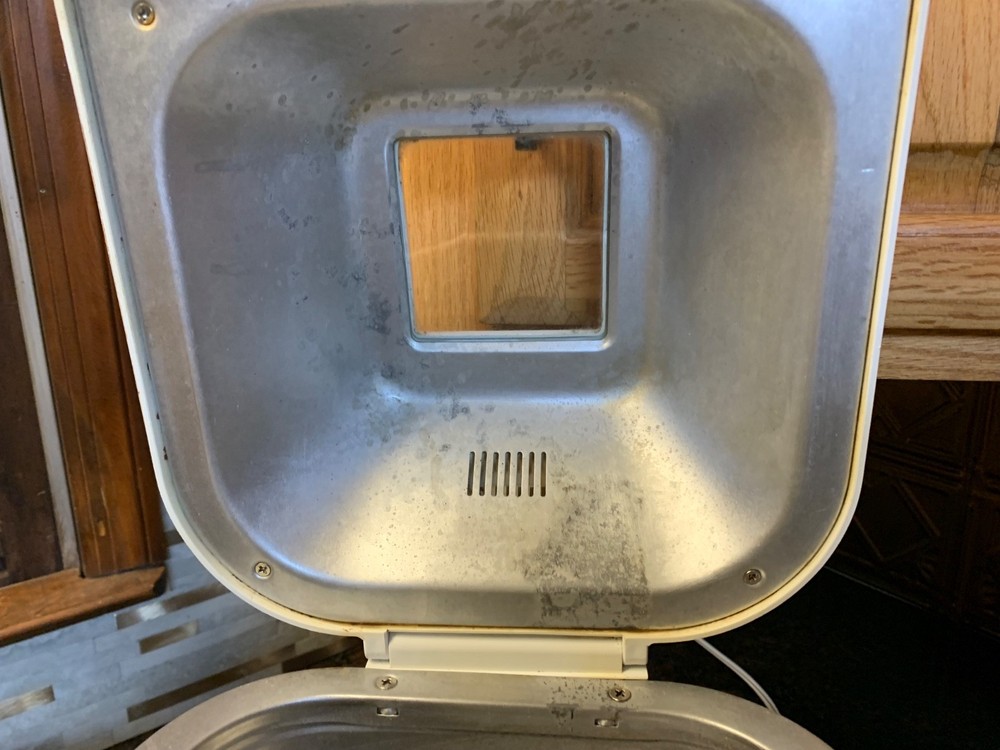 Toastmaster Bread Machine 1148 Bread Maker Horizontal 2 lb Loaf White