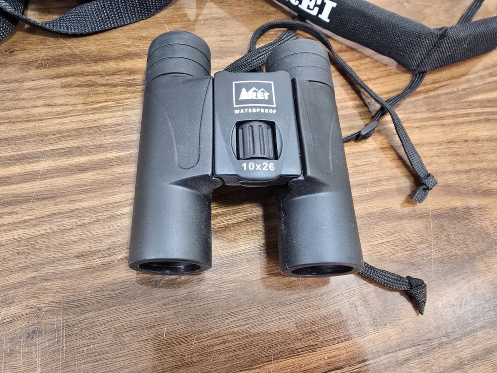 REI 10x26 Waterproof Binoculars with Case & Neck Strap NICE