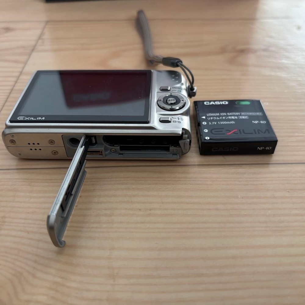 Excellent Condition CASIO EXILIM EX Z1000 Compact Camera Digital Camera