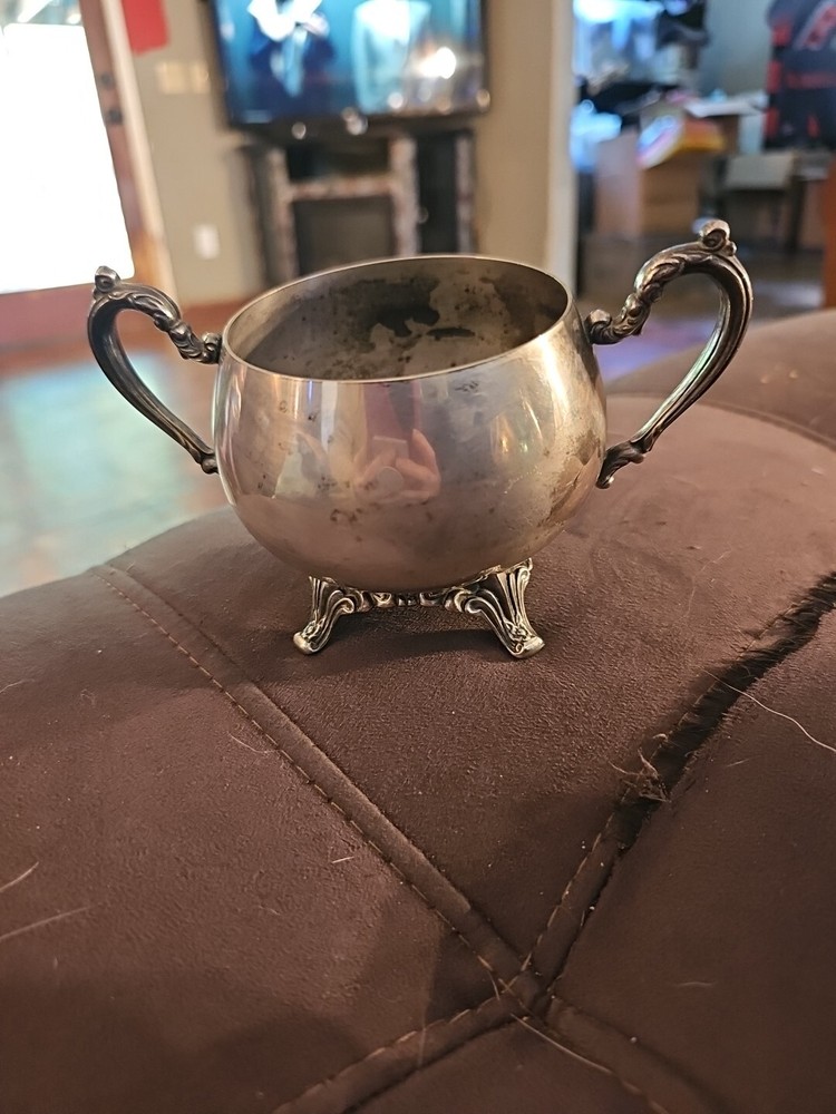 Oneida Sugar and Creamer Set