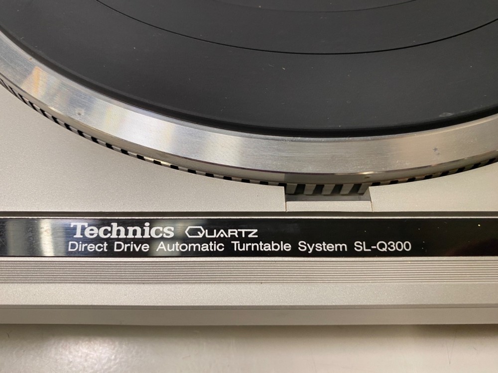 Technics SL-Q300 Quartz Direct Drive Automatic Turntable System *PARTIALLY WORKS
