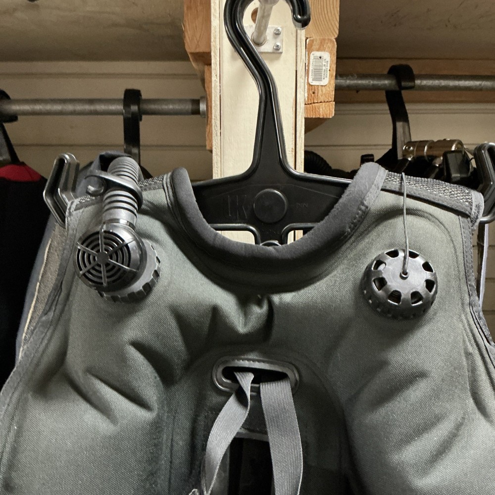 Used as is XS Scuba Advantage BC Size Small