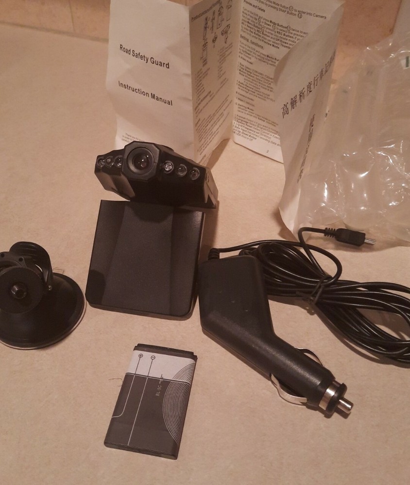 HD Dashcam Plus with Foldable Screen Car Charger Suction Cup