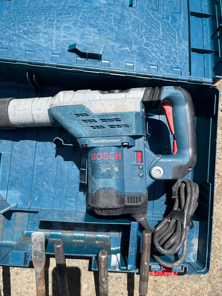 Bosch hammer drill corded with 6 bits