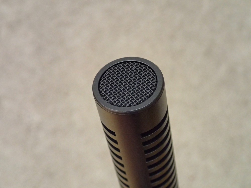 Canon DM-100 Directional Stereo Microphone with Windscreen Nice in Box