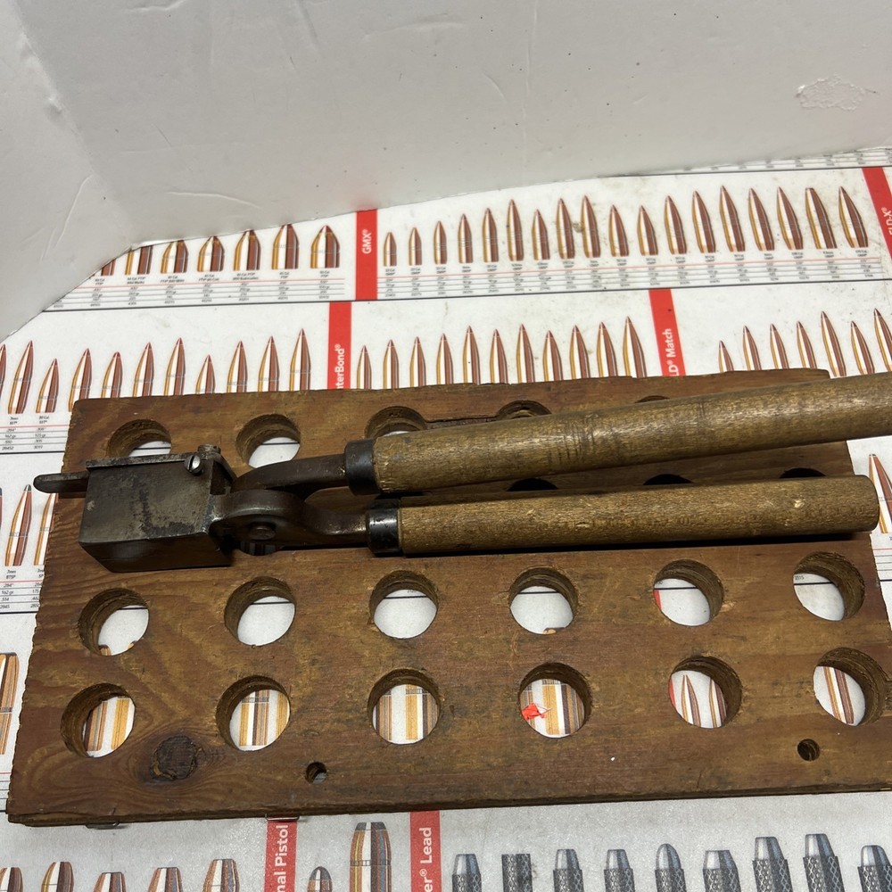 VTG 2 CAVITY BULLET MOLD TWO DIFF SIZE BULLET CHAMBERS & HANDLE WHATS IT ?