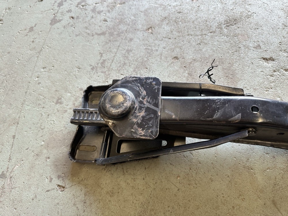 G Body Spare Tire Jack
