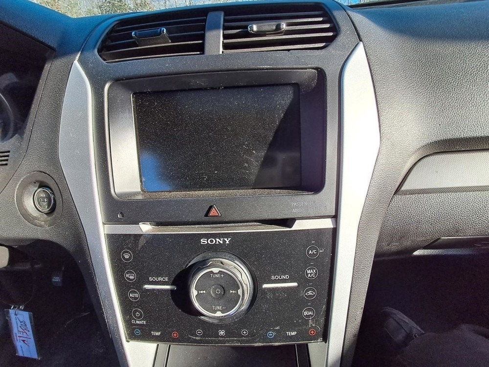 2015 Ford Explorer 8 Screen Display - Used, No Anti-Theft Code, Reprogram Needed