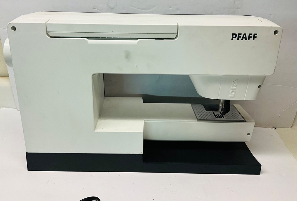 PFAFF Creative Sensation AS IS Powers ON Then OFF Read