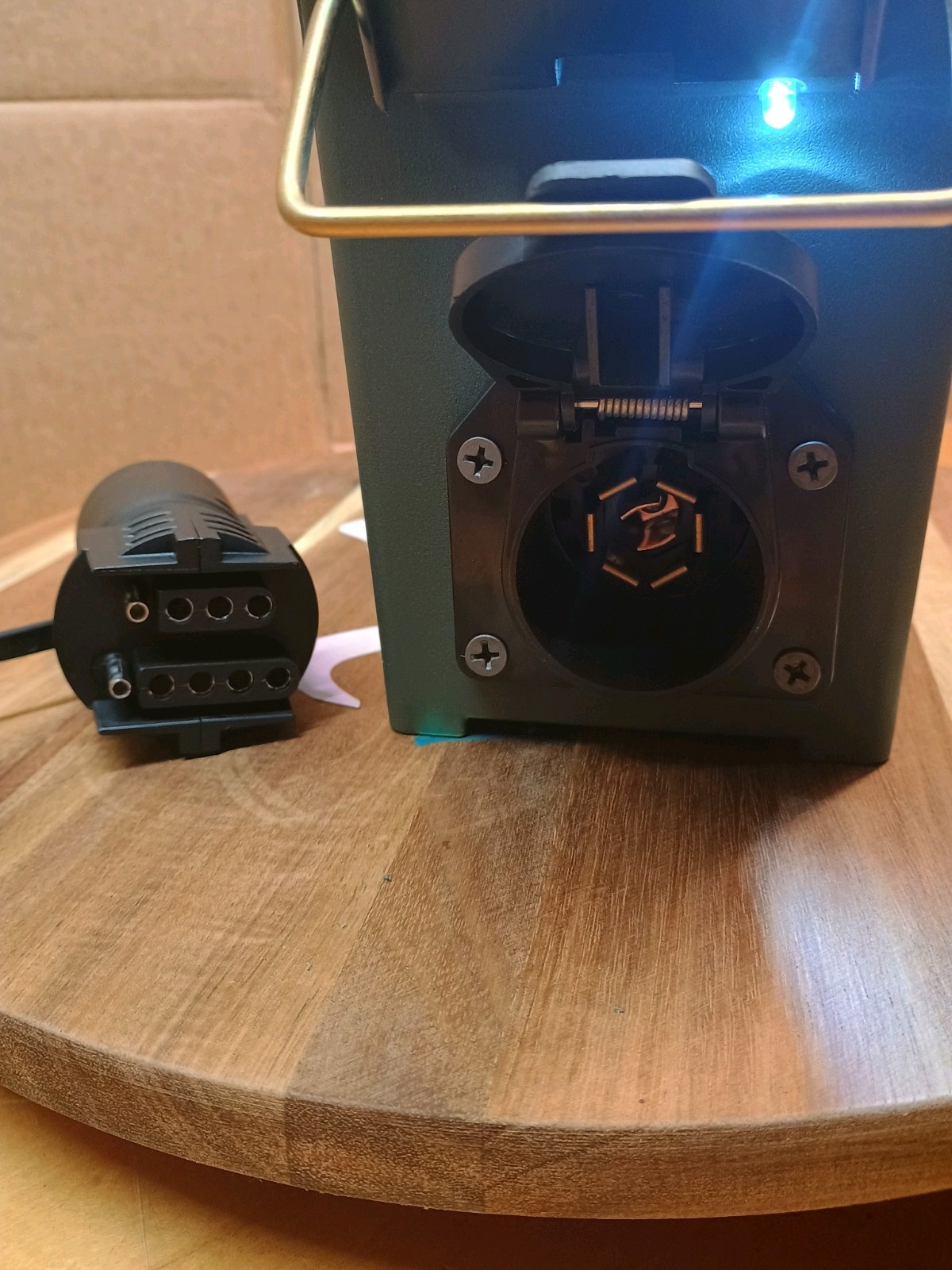 7RV/4&5 Flat Trailer Light Tester Box Power By Milwaukee 18-volt Drill Battery