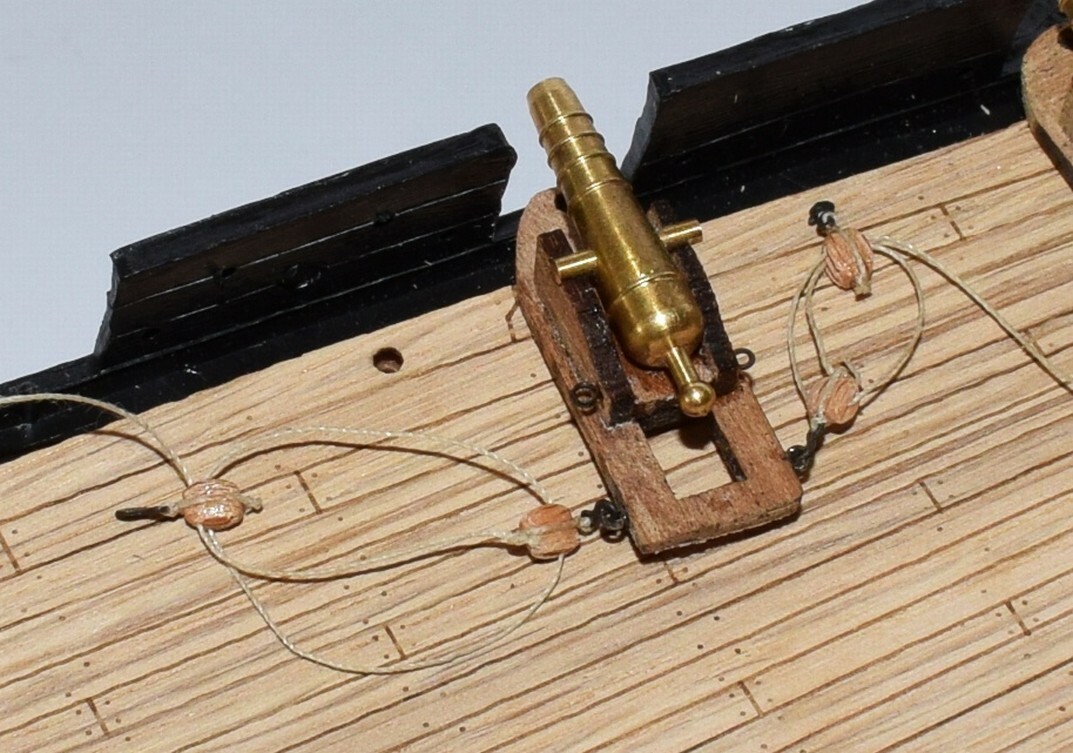 Revell USS Constitution, United States 1:96 -268pcs Blocks, 2ropes of guns hoist