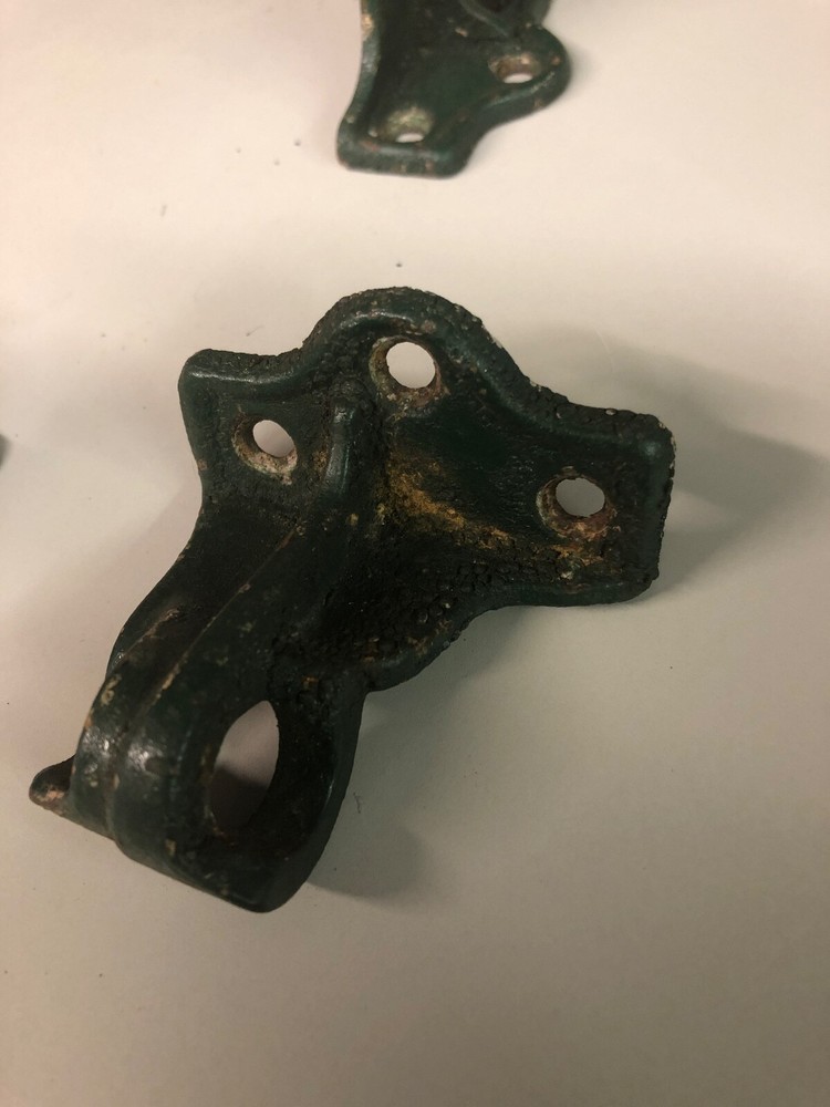 3 pieces cast iron shutter brackets (3499)