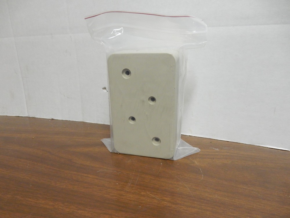BLACK BOX MODEL 501724 TYPE 1 SURFACE-MOUNT BOX