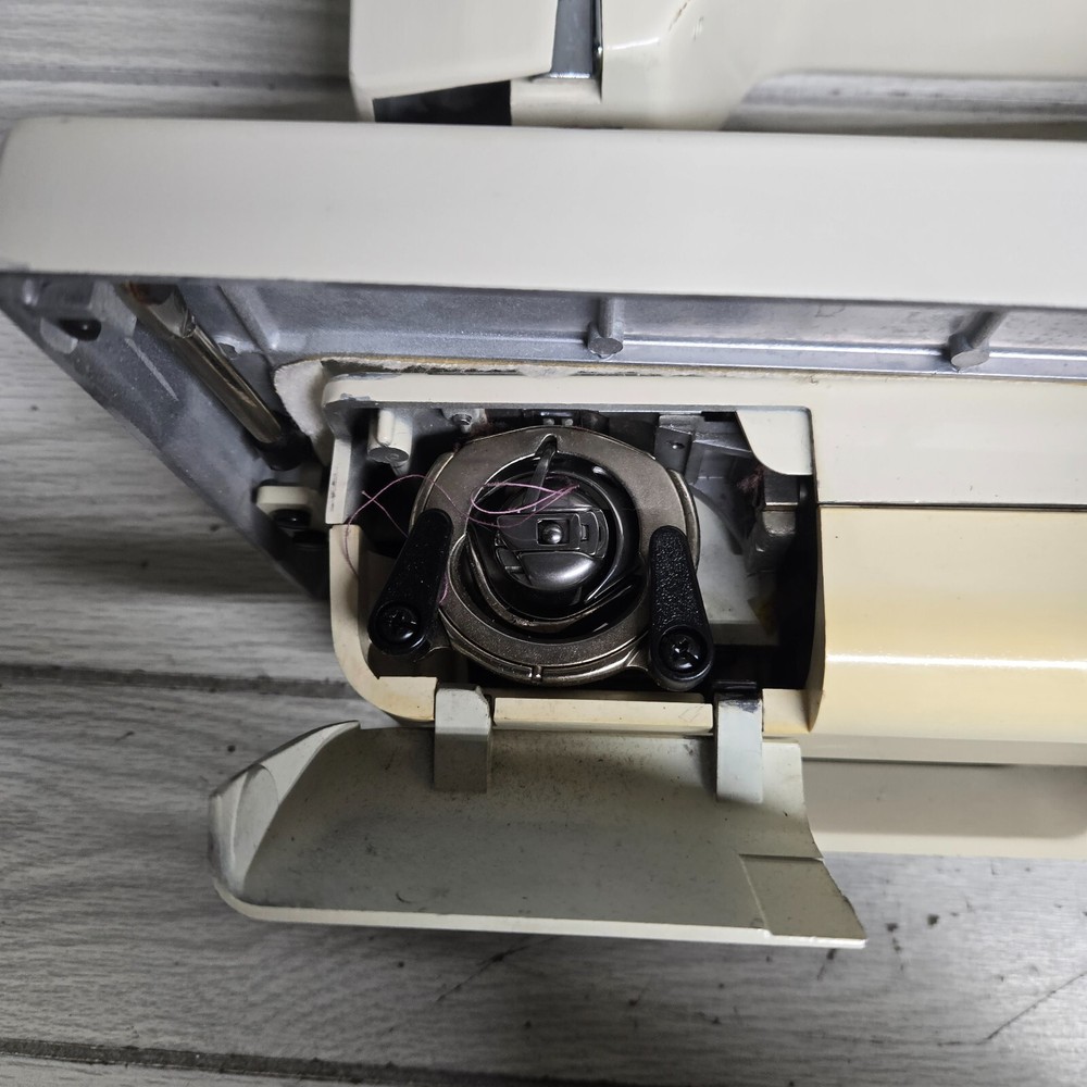 VINTAGE DOMESTIC 3900F STITCHER SEWING MACHINE *UNTESTED*