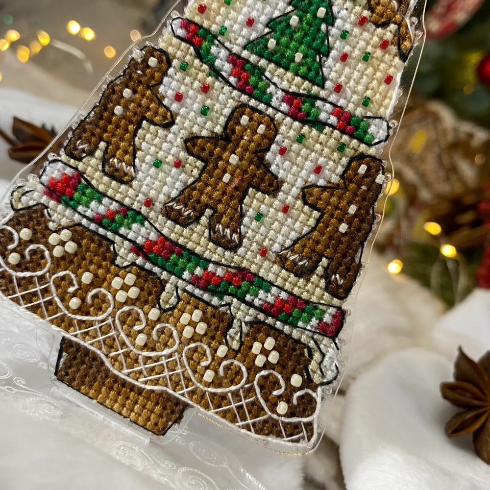 Embroidery kit with threads on a plastic base Gingerbread tree decoration