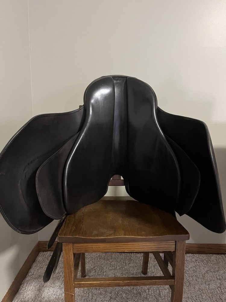 21” Windsor Cutback Saddle Black