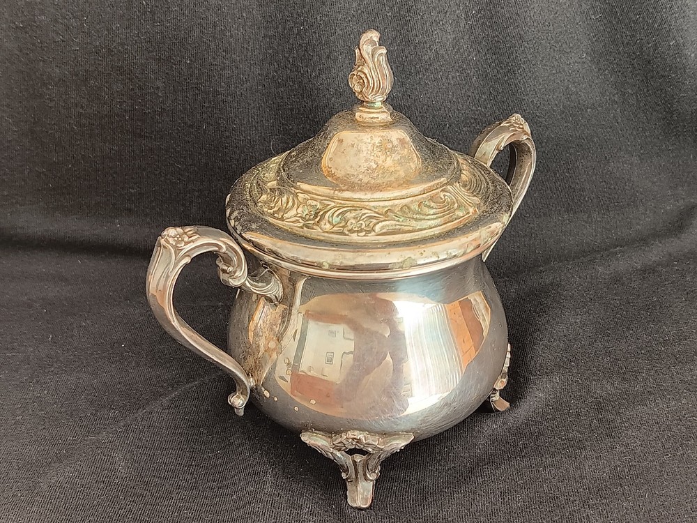 Vintage WM ROGERS Silver Plated Double Handle Sugar Bowl with Lid