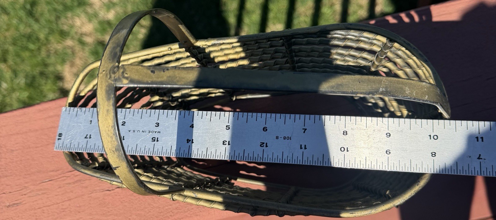 French Brass Finish Metal Twisted Or Rope Texture Wine Bottle Caddy 10.5”L