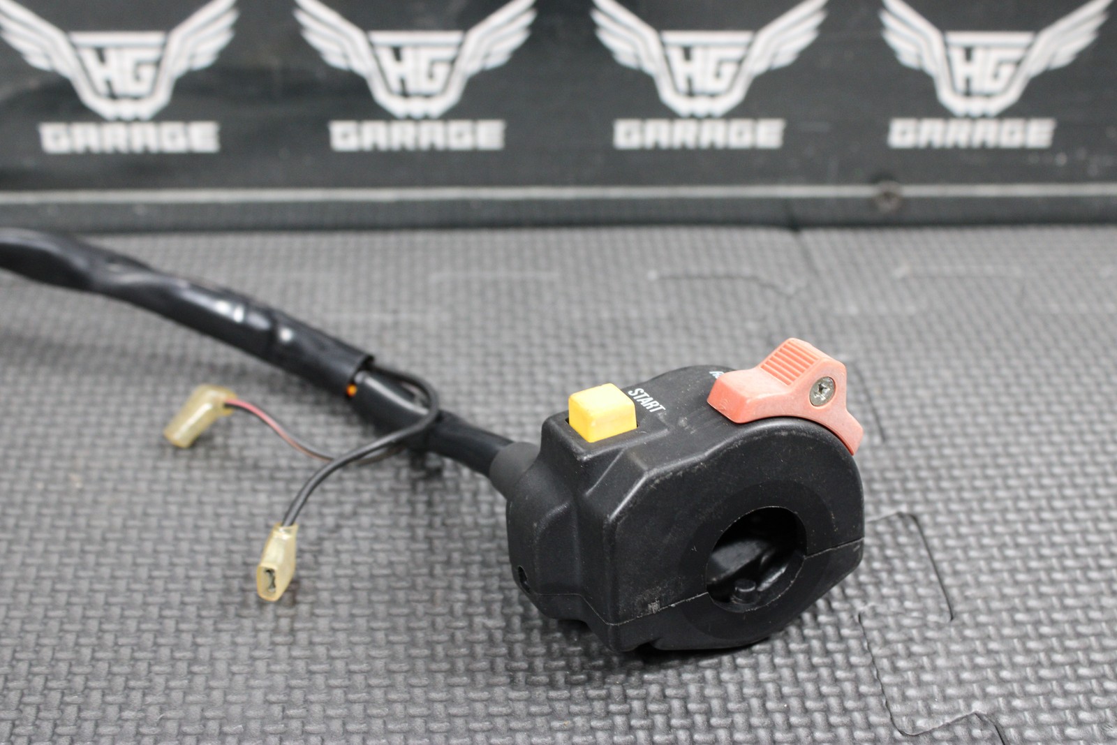 2005 SUZUKI 96-13 DR200SE OEM RIGH SIDE HANDLEBAR ENGINE ON OFF SWITCH STARTER