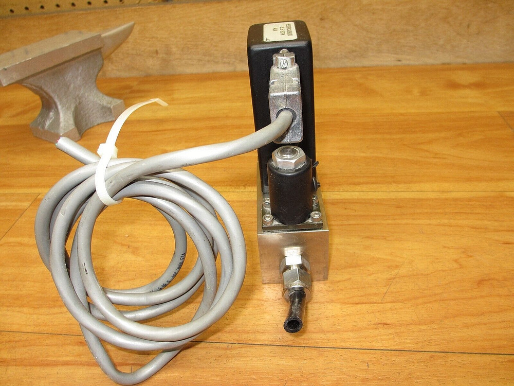 Brooks 5851E *USED* Mass Flow Controller 3.5 SCFM AIR