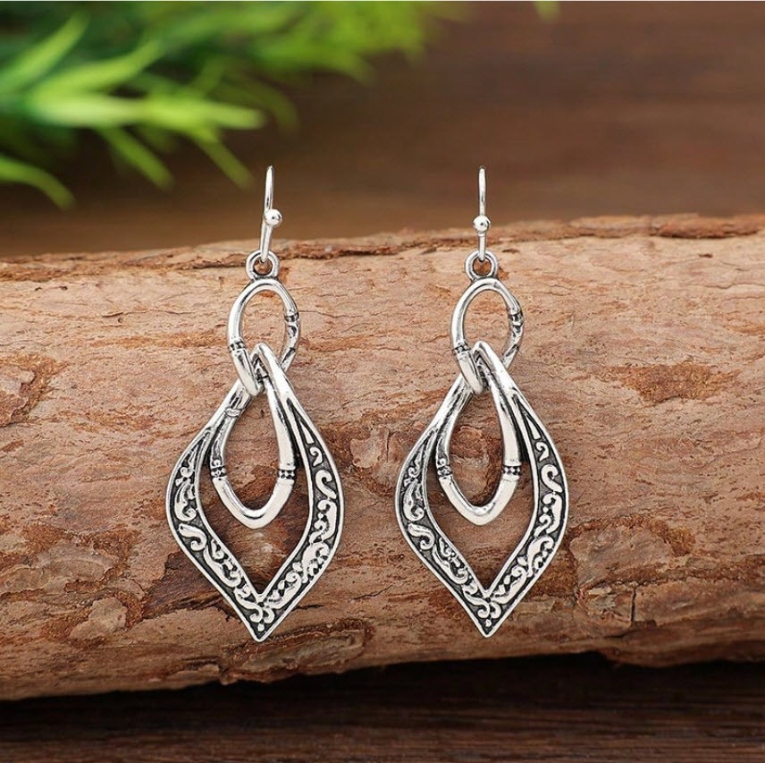 BRIGHTON BEACH Silvery Carved Pattern Earrings