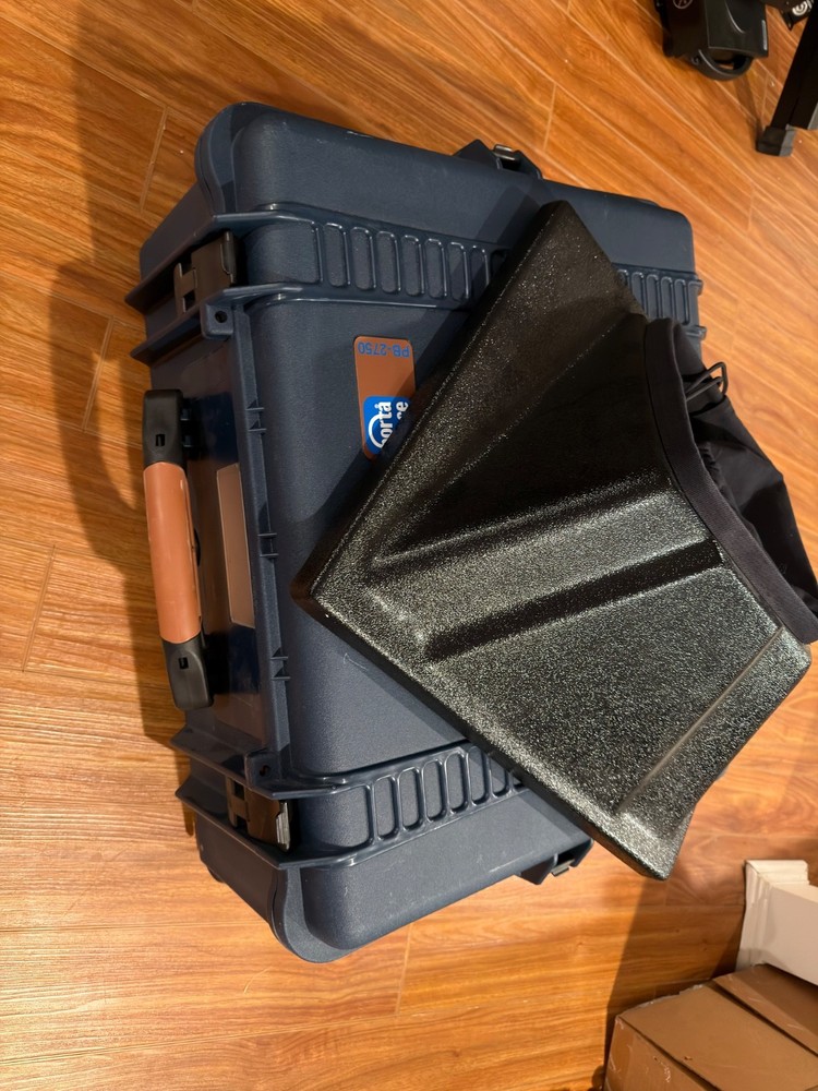 Telmax T2 17" Teleprompter w/ rolling hard case