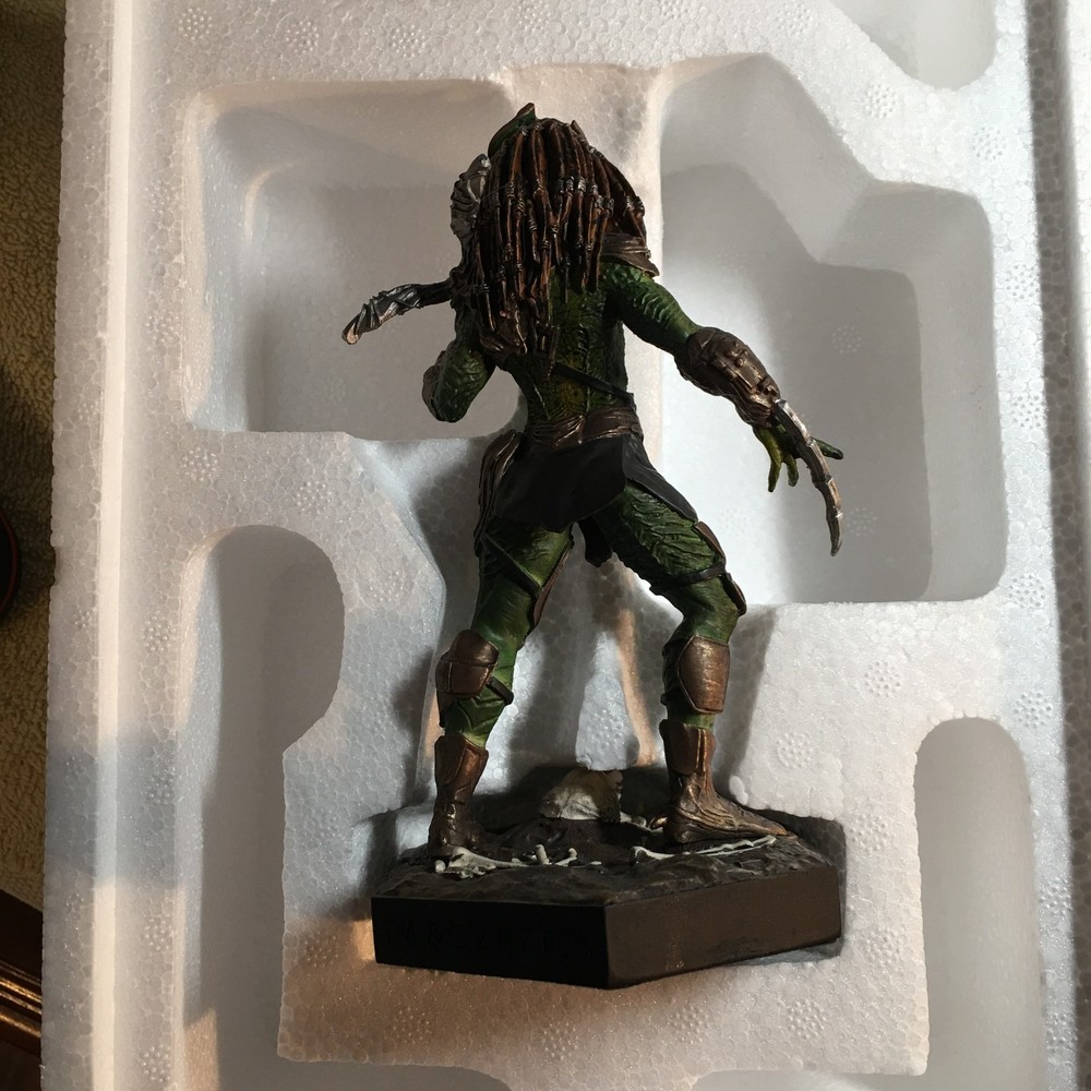 Eaglemoss Alien & Predator #22 - "Falconer Predator" with box