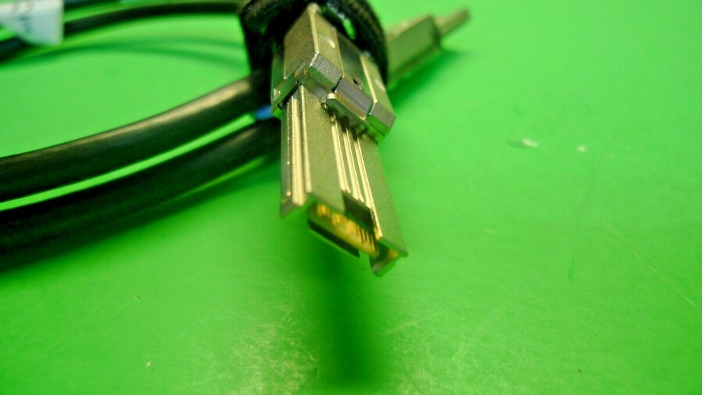 Genuine Dell External Mini SAS 1M SFF 8088 Cable VDCHF