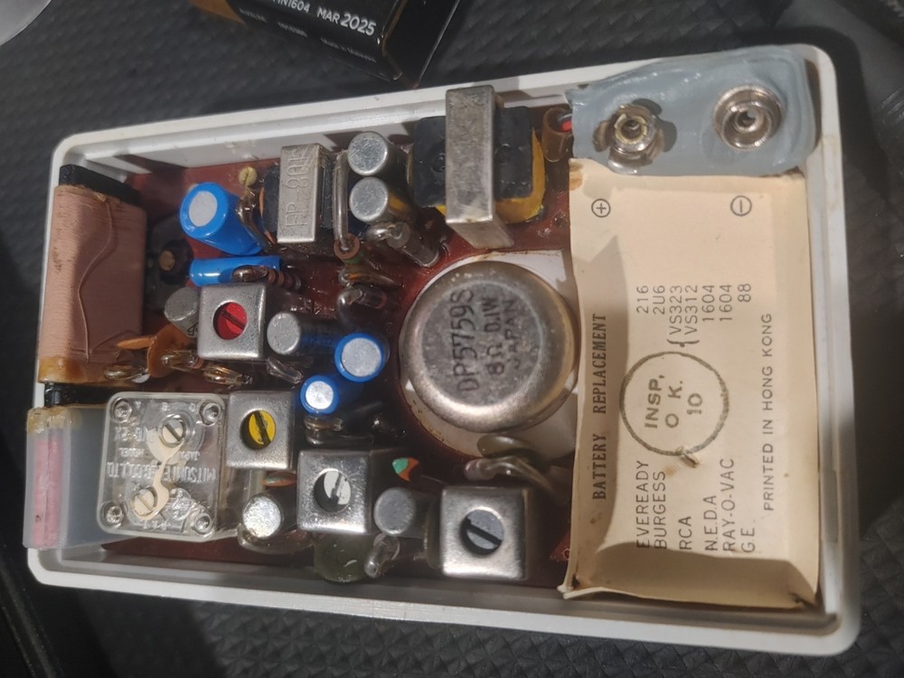Riviera 6 Transistor Radio With Case
