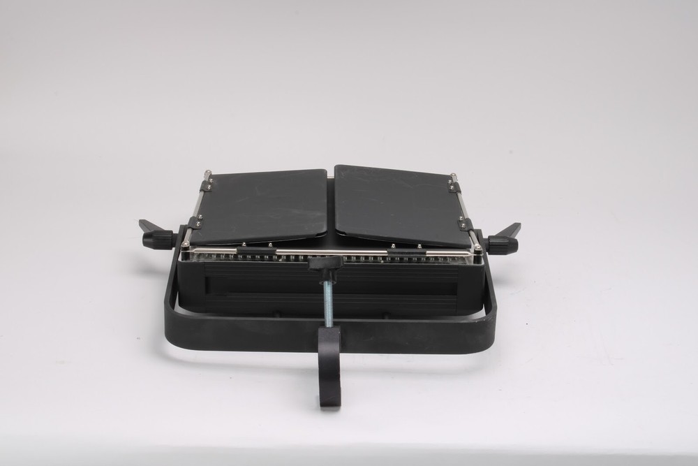Ikan IDMX 1000 LED Studio Light With Handle Attachment - Fair Condition