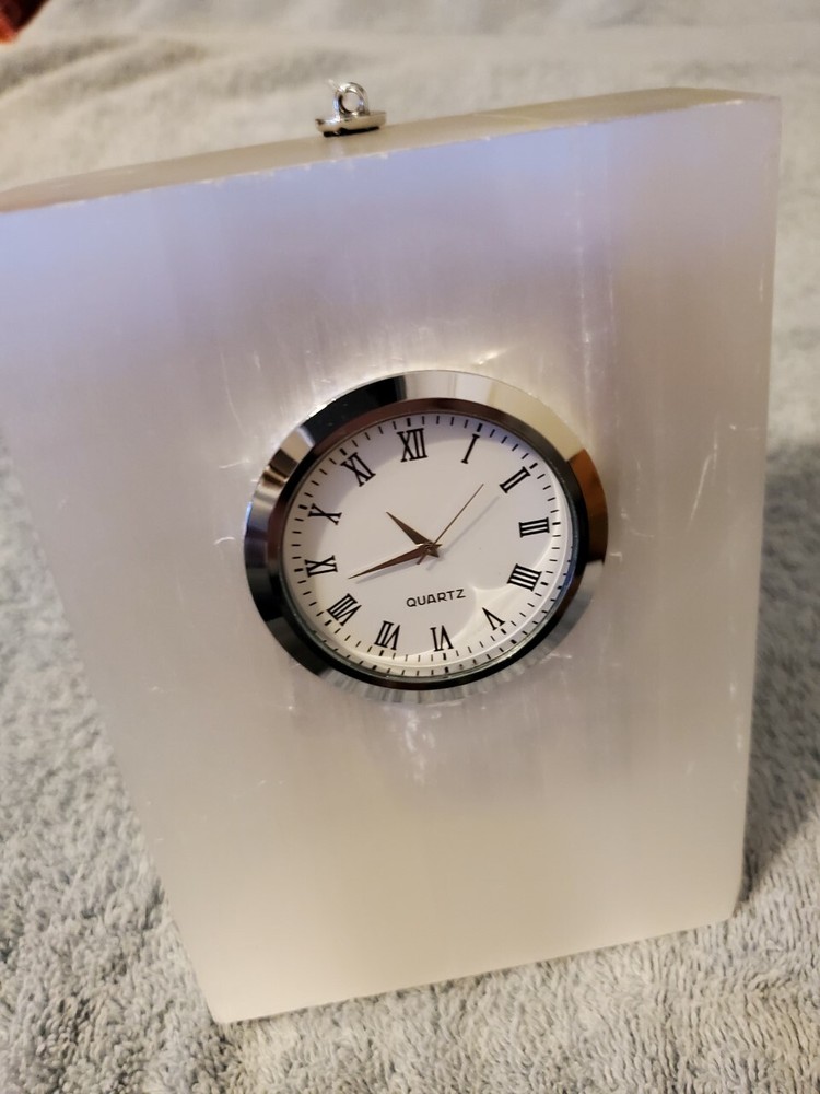 Beautiful Selenite Clock Brand New Condition !