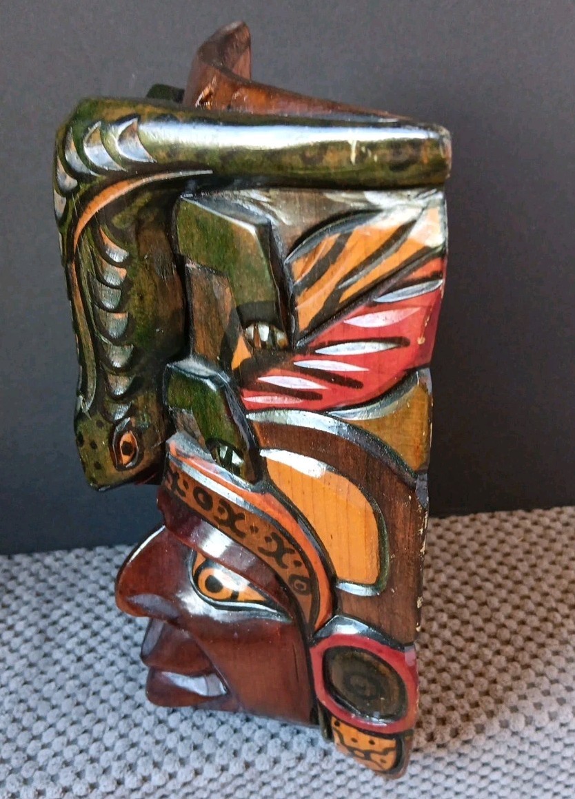 Handcarved Painted Tribal Aztec Mayan Wall Hanging 9x6 With Lizard, Iguana 3D