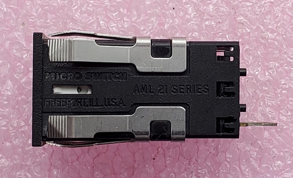 Honeywell Microswitch - AML21BBA2AA - Switch, Pushbutton, AML 21 Series. 125VAC