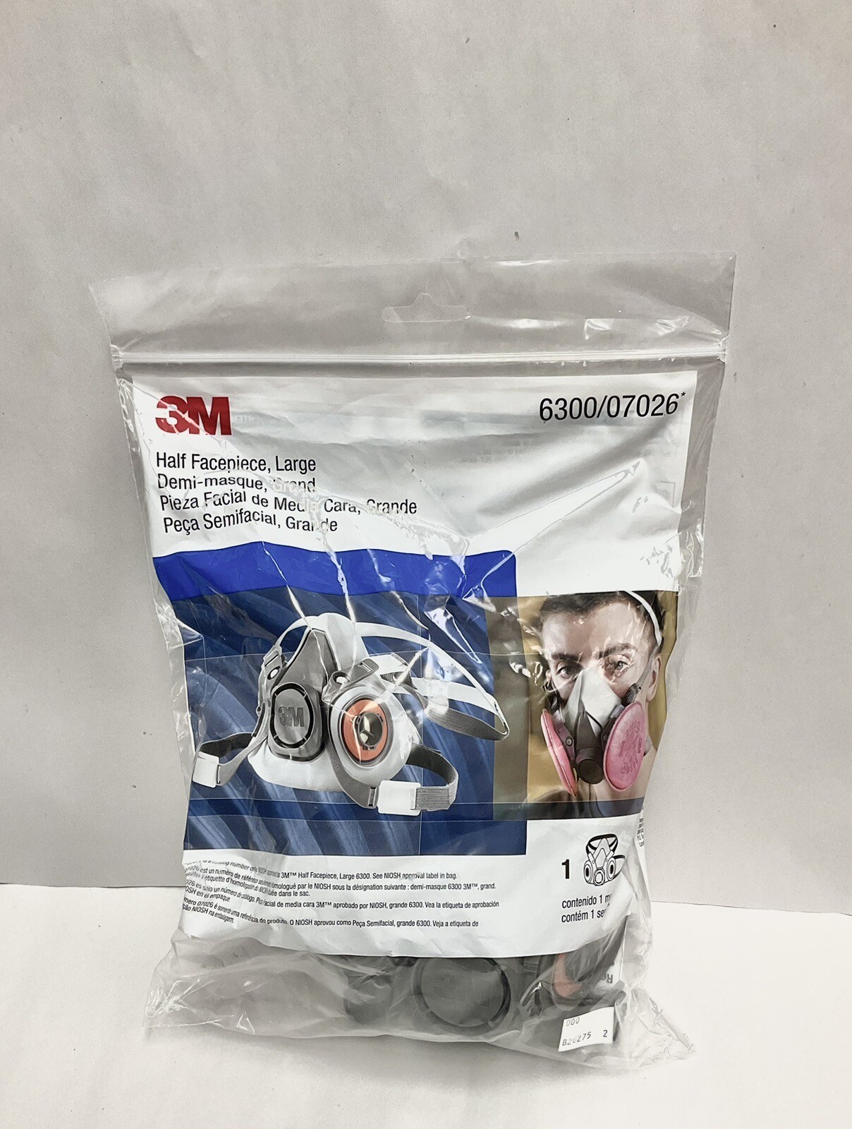 3M 6300 / 07026 Half Mask Respirator & 2- 3M 7093 P100 Particulate Filter LARGE
