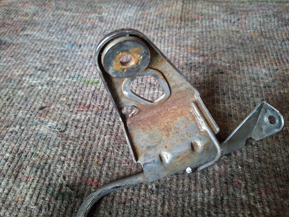 Kawasaki ER5 - Front Headlight Mounting Bracket Frame Holder